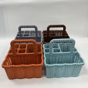 Plateau de rangement en plastique tout-en-un avec poignée de transport conçu pour la maison et les salons. - Product Image 6