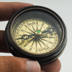 Boussole étanche de haute précision avec cadran lumineux pour la course d'orientation et les voyages d'aventure disponible au prix d'exportation - Product Image 3