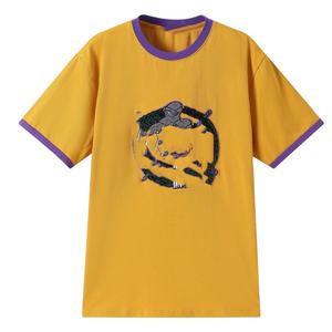 Camiseta de punto con bordado griego de escudo Omega personalizado en oro antiguo 2026 para hombre, cuello redondo, transpirable, informal, manga corta, 100% algodón - Product Image 1