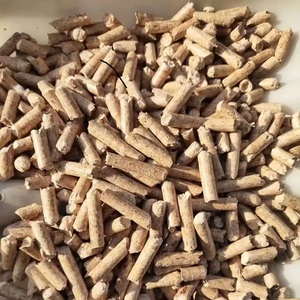 Granulés de bois de haute qualité 15 kg sous forme de briquette gros sacs - Product Image 1