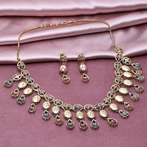 Vente en gros d'ensemble de bijoux tendance élégants 3 tons remplis d'or collier à chaîne boîte en laiton tricolore multicolore style orthodoxe - Product Image 2