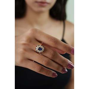 Bague classique pour femme en or massif 14 carats avec saphir en grappe, diamant taille brillant en forme de poire, motif floral, sertissage à griffes en or poli - Product Image 1
