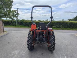 รถแทรกเตอร์ KUBOTA L3200 ขับเคลื่อน 4 ล้อ สีส้ม รถตักดิน รถแทรกเตอร์ขับเคลื่อน 4 ล้อ รถแทรกเตอร์ล้อยาง รถตักดินสำหรับงานเกษตร - Product Image 2