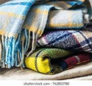 Harshit International-Mantas de lana roja de primera calidad, hechas de pura lana merina, súper cómodas y cálidas - Product Image 1