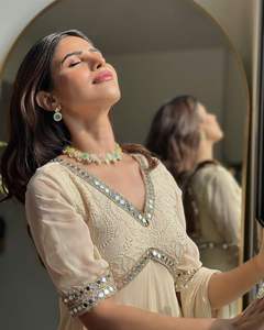 Hermoso Vestido Anarkali de Diseñador Indio Pakistaní, Tela Georgette, Trabajo Chikankari Elegante, para Fiestas, Bodas, Casual, Tradicional, Ropa de Mujer - Product Image 3