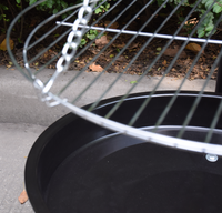 Gril extérieur de BBQ de fonte de charbon de bois de conception classique avec la chaîne accrochante pour le jardin
