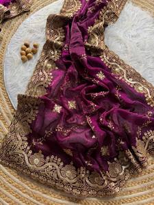 Saree traditionnel en soie douce de créateur indien avec un beau travail de broderie pour les mariages et les fêtes - Product Image 2