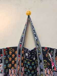 Bolso Tote Bohemio de Algodón Acolchado Hecho a Mano, Estilo Vintage Indio, con Cierre de Cremallera, Resistente al Agua, con Asas Cómodas - Product Image 3