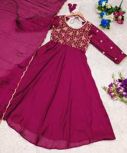 Costume Anarkali à vin de style Bollywood Vêtements ethniques brodés d'or élégants pour les mariages, les fêtes et les célébrations festives - Product Image 5