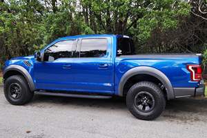 Ford F-150 Raptor 2018 d'occasion, moteur V6 biturbo de 450 ch - Product Image 2