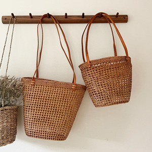 Bolso tote hecho a mano a bajo precio, diseño elegante, bolso de ratán, bolso tejido a mano de alta calidad. - Product Image 5