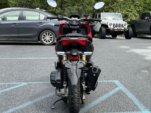 รถมอเตอร์ไซค์ฮอนด้า ADV150 รุ่นมาตรฐาน ปี 2023 มือสองสำหรับขาย พร้อมบริการปรับแต่งตามความต้องการ (ODM) - Product Image 4