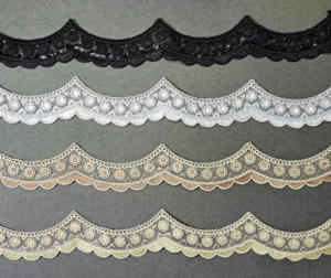 Encaje de Poliéster/Algodón Suave con Lentejuelas Metálicas Bordadas y Pedrería, Tacto Suave, Decoración para Lehenga de Novia, Exportación al por Mayor - Product Image 1