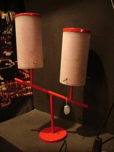 Lampe de table double en fer rouge avec LED, design perforé élégant pour la décoration intérieure – Offre Spéciale - Product Image 2