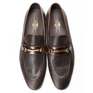 Mocasines de estilo británico para hombre con estampado de serpiente, de cuero suave, cómodos y fáciles de poner, ideales para conducir. - Product Image 5