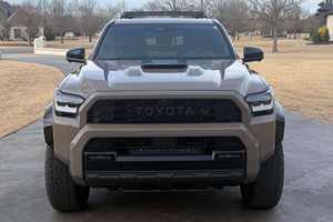 Toyota 4Runner TRD Pro 2025 Usado en Perfectas Condiciones, 4 Cilindros, 4x4, Diferencial Trasero Bloqueable, Bajo Kilometraje, Volante a la Izquierda, Cuero Claro, R21, Automático - Product Image 2