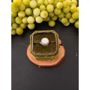 Anillo de Campeonato Navajo Hecho a Mano con Bisonte Blanco y Bisel de Plata Esterlina, Talla 6.5, Chapado en Oro Rosa y 18K, Regalo Perfecto - Product Image 1