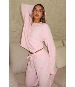 ชุดวอร์มฤดูหนาวสำหรับผู้หญิง 2 ชิ้น แบบเรียบ ปักลาย มีฮู้ด แขนยาว เสื้อยืดผ้าริบ สีชมพู ไนลอน/คอตตอน - Product Image 1