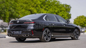 AUTHENTIQUE BMW 760I XDrive 4.4P AT 2023 BLACK Top Europe Import Conduite à gauche/droite d'occasion avec livraison rapide Véhicule disponible - Product Image 5