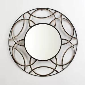 Espejo de pared de metal vintage de alta calidad con detalles artísticos hechos a mano para una decoración de pared interior de lujo y atractivo de diseño - Product Image 1