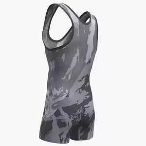 เสื้อกีฬาซับลิเมชันสำหรับผู้ชายผ้าโพลีเอสเตอร์พิมพ์โลโก้ตามสั่ง - Product Image 4