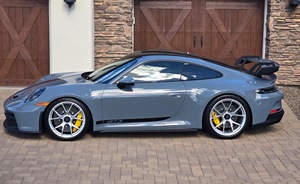 Porsche 911 GT3 l 2024 en Perfecto Estado con Frenos de Cerámica de Carbono - Product Image 3