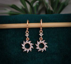 Pendientes de Moda Elegantes con Flores y Circonitas Brillantes, Aleación de Zinc de Alta Calidad, Chapados en Oro, Antideslustre, para Fiestas de Mujer - Product Image 2