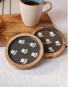 ชุดจานรองแก้วไม้คลาสสิก ผลิตจากวัสดุธรรมชาติอย่างประณีต เหมาะสำหรับการตกแต่งพื้นที่รับประทานอาหารที่บ้านให้ดูมีสไตล์ - Product Image 5