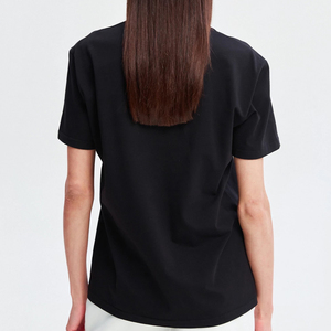 T-shirt pour femme au style urbain charmant, conçu pour un mouvement confortable, avec une forme équilibrée et une présence décontractée moderne - Product Image 6