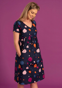 Robe Etta en coton à manches courtes pour femmes, conçue pour des tenues quotidiennes confortables avec un tissu doux et un style décontracté élégant - Product Image 2