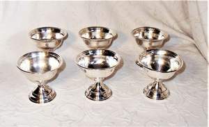 Vente flash : Gobelet à vin en métal avec bande gravée de fleurs et base carrée, verrerie de qualité supérieure en argent, verre à vin pour la décoration de la salle à manger et du bar - Product Image 4