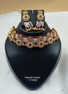 Nouveau design plaqué or traditionnel goutte perle et Kundan clouté boucle d'oreille collier ras du cou ensemble et ensemble de bijoux pour femme - Product Image 2