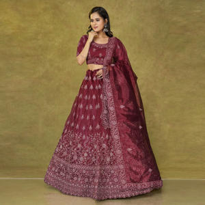 Lehenga Choli de Tela Twill Premium con Adornos Refinados, Silueta Esculpida, Acabado Decorativo en el Dobladillo y Caída Fluida - Product Image 1