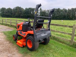 Tractor Cortacésped Autopropulsado Naranja con Motor de Gasolina, Cuchilla Rotatoria, Caja Recolectora de Césped de 200L, Tipo Asiento, para Cuidado de Césped en Granjas y Patios - Product Image 3