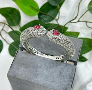 Brazalete Abrible de Plata con Acabado Glamoroso y Circonitas Cúbicas de Primera Calidad para Bodas y Compromisos, Colección para Fiestas, para Mujer - Product Image 1