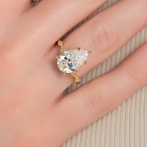 Bague de fiançailles Moissanite 8x12mm coupe poire | Bague solitaire en or ou en argent larme | OEM de bijoux de mariage de mariée - Product Image 1