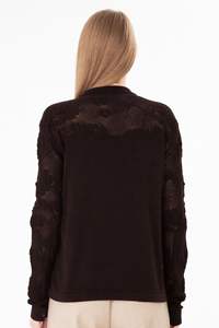 Elegante Blusa de Punto con Cuello Alto para Mujer - Blusa de Tricot Blanca con Patrón de Rosas y Encaje, Manga Larga, Estilo Chic - Product Image 5