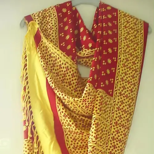 भारत से हस्तनिर्मित रेशम शॉल विभिन्न शैलियों और रंगों में उत्तम शिल्प कौशल