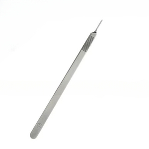 Cuchilla Quirúrgica N.° 3L Manual, Certificada CE, de Acero Inoxidable de Alta Calidad, Instrumentos Quirúrgicos de Un Solo Uso con Logotipo Personalizado - Product Image 1