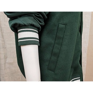 Vente en gros OEM ODM blousons aviateur pour hommes veste universitaire réversible pour hommes patchs de broderie manteaux d'extérieur en duvet imperméable - Product Image 5