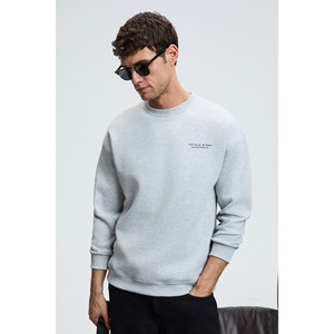 Sudadera GRIMELANGE Bryan para Hombre, Tejido Ultra Suave de 3 Hilos, Corte Holgado, Cuello Redondo, Estampada - Product Image 2