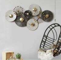Art mural en métal vertical moderne de qualité supérieure, artisanat avec un design luxueux, vase mural fait main pour la décoration intérieure