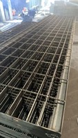 Passerelle solaire sur toit en acier grillagé