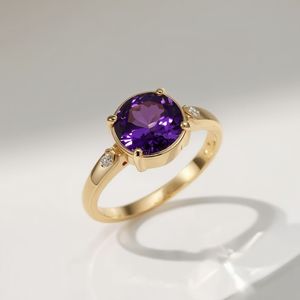 Bague de fiançailles et de mariage en or jaune 18 carats avec diamant baguette de laboratoire et rhodium, design élégant et distinctif pour occasions spéciales - Product Image 4