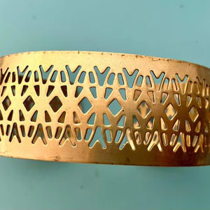 Fabriqué à la main 100% pur laiton Floral Designer large manchette Bracelet réglable Bracelet cadeau pour maman - Product Image 1