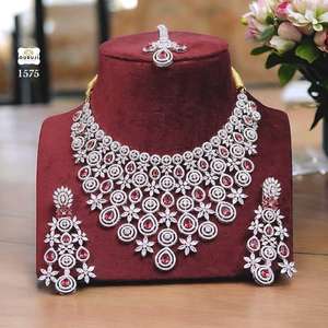 Atractivo collar elegante con diseño de aspecto de piedra chapada en plata de alta calidad con pendientes y juego Tikka para boda tradicional - Product Image 1