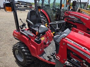 สภาพดีเยี่ยม รถแทรกเตอร์ Massey Ferguson GC1725M ปี 2021 ใช้งานเพียง 101 ชั่วโมง ระบบขับเคลื่อนสี่ล้อแบบไฮโดรสแตติก - Product Image 4