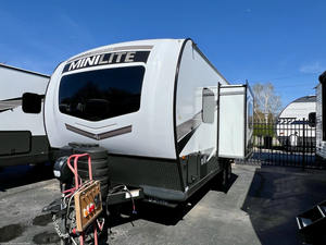 Nouvelle caravane de luxe pour le camping en plein air, les voyages et les loisirs, en acier et aluminium, capacité de charge de 4650 kg, pour 4 à 6 personnes - Product Image 3