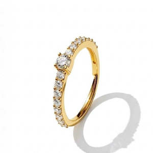 Bague Solitaire Élégante Plaqué Or 18K Hallmark avec Diamant Taille Princesse Incrusté – Romantique, Tendance, Idéale pour Fiançailles et Occasions Spéciales - Product Image 4