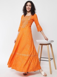 ชุดเดรสยาวแบบ Anarkali สำหรับผู้หญิง ผ้าวิสโคสเรยอน ปักลาย Gotta Patti มีหลายแบบให้เลือก - Product Image 4